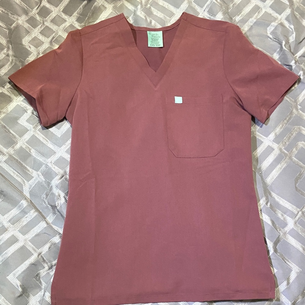 Women's ancien rose V-Neck Scrub Top from Garde Malade Size XXS